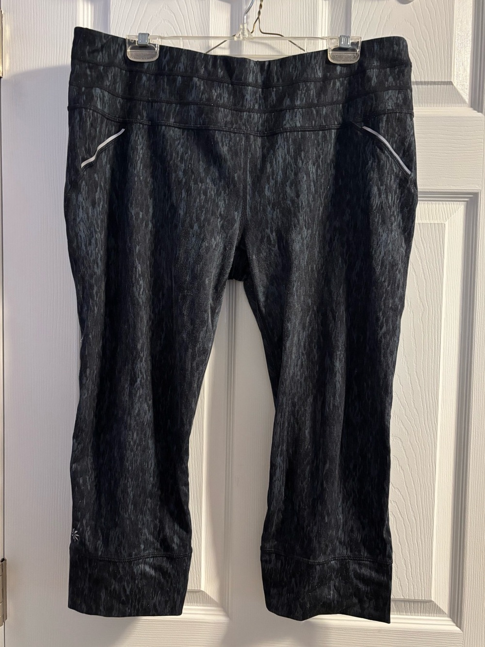 Women’s size XL Athleta "Reptile Relay" Capri Leggings